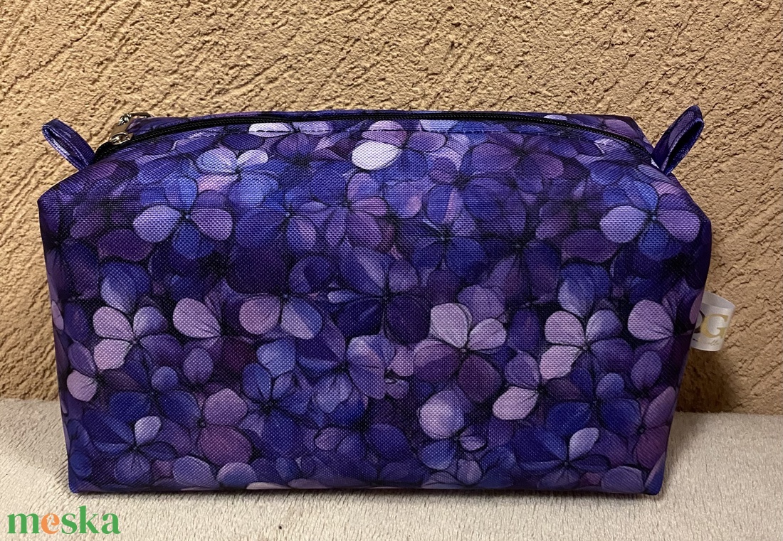 Csodás ibolyás  � neszesszer / sminktáska - szépségápolás - arcápolás - smink kellék - Meska.hu