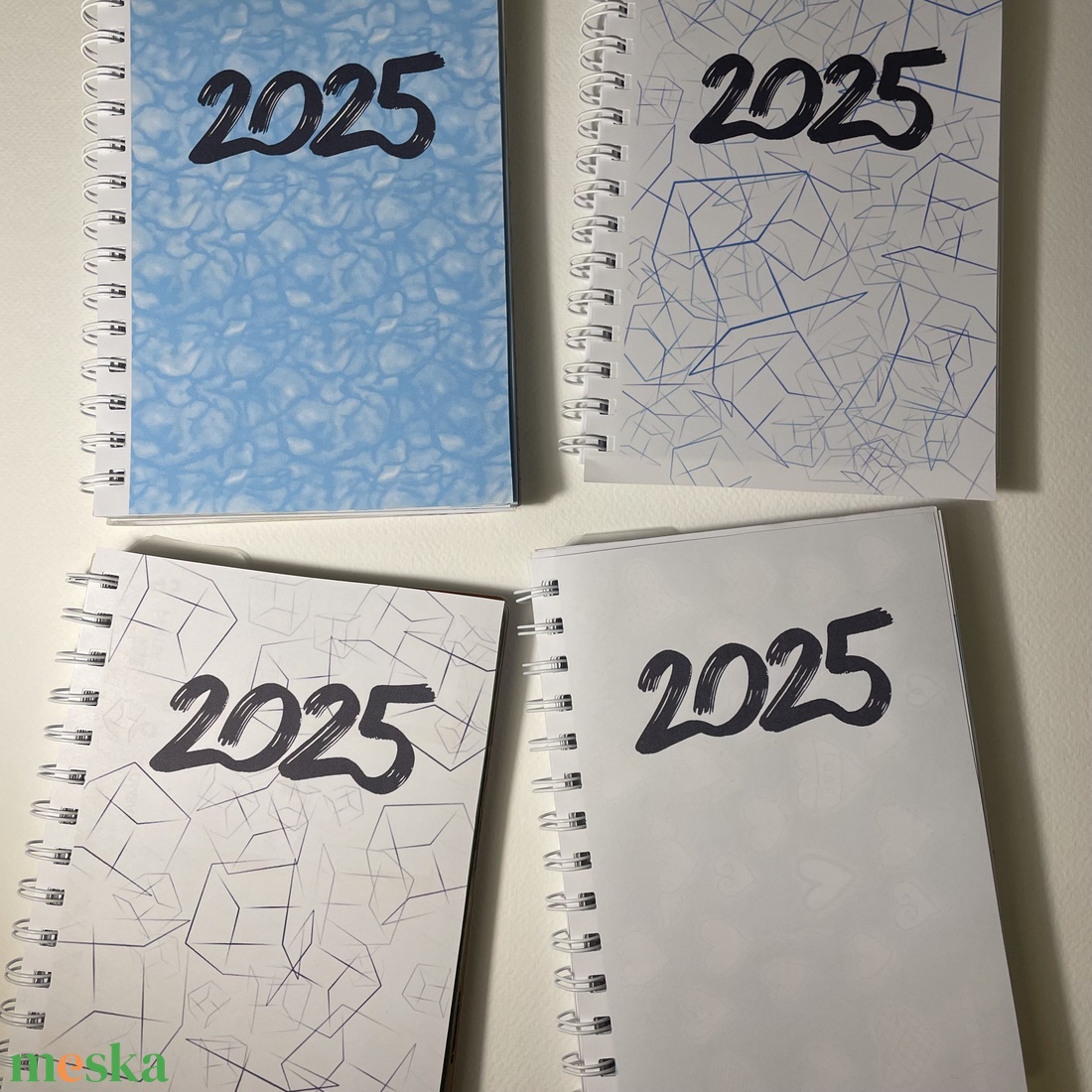 2025-ös egyedi női határidőnapló ajándék extra oldalakkal, matricákkal - otthon & életmód - papír, írószer - naptár & tervező - Meska.hu 2025-ös egyedi női határidőnapló ajándék extra oldalakkal, matricákkal - otthon & életmód - papír, írószer - naptár & tervező - Meska.hu
