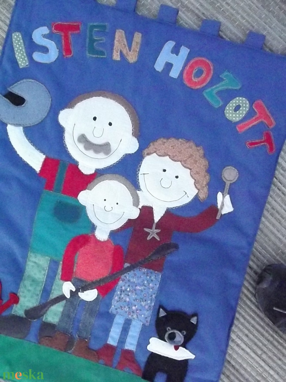 Isten hozott! falikép a család figuráival 60x80 cm - otthon & életmód - babaszoba, gyerekszoba - falvédő gyerekszobába - Meska.hu Isten hozott! falikép a család figuráival 60x80 cm - otthon & életmód - babaszoba, gyerekszoba - falvédő gyerekszobába - Meska.hu