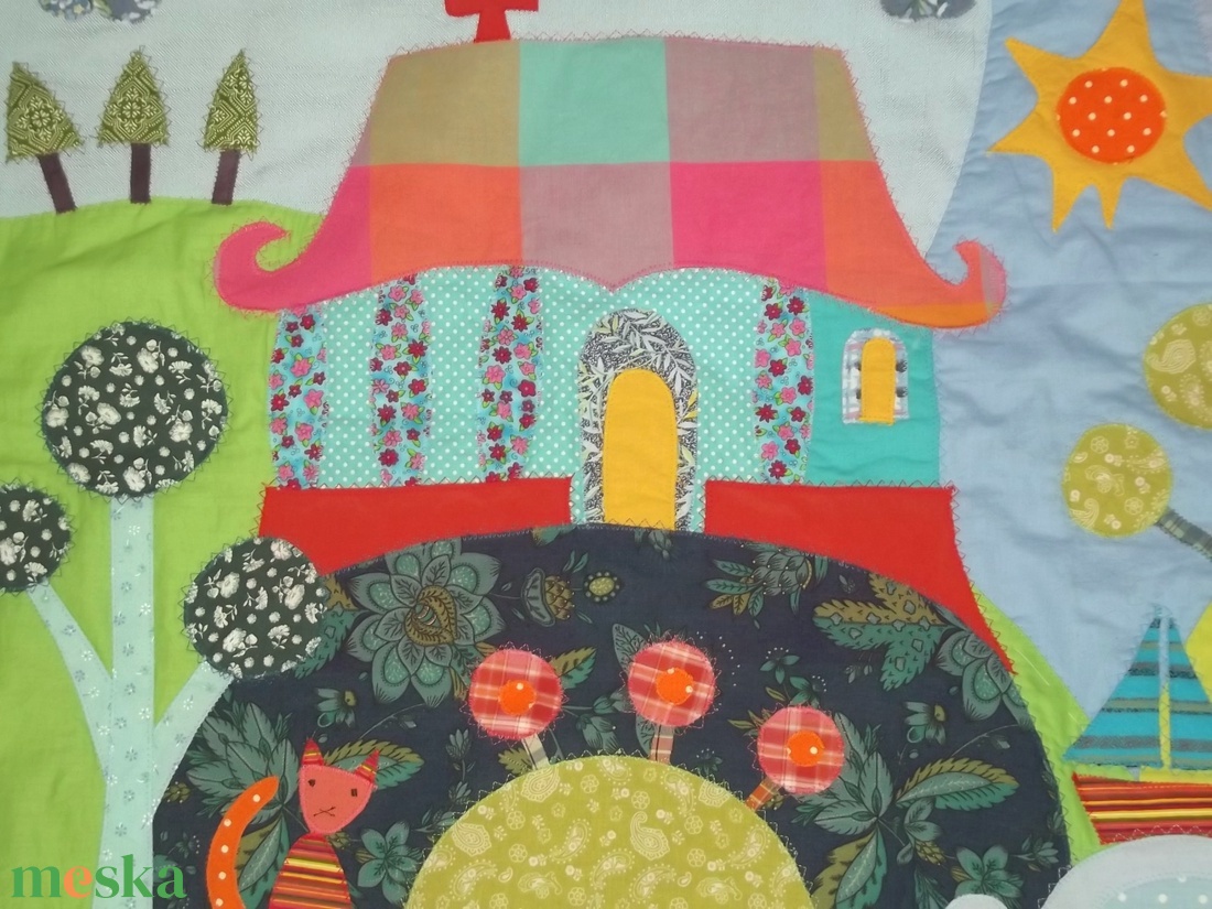 Tornácos házas, kerti tavacskás, tündéres, manós falvédő, 150 x 70 cm - otthon & életmód - babaszoba, gyerekszoba - falvédő gyerekszobába - Meska.hu Tornácos házas, kerti tavacskás, tündéres, manós falvédő, 150 x 70 cm - otthon & életmód - babaszoba, gyerekszoba - falvédő gyerekszobába - Meska.hu