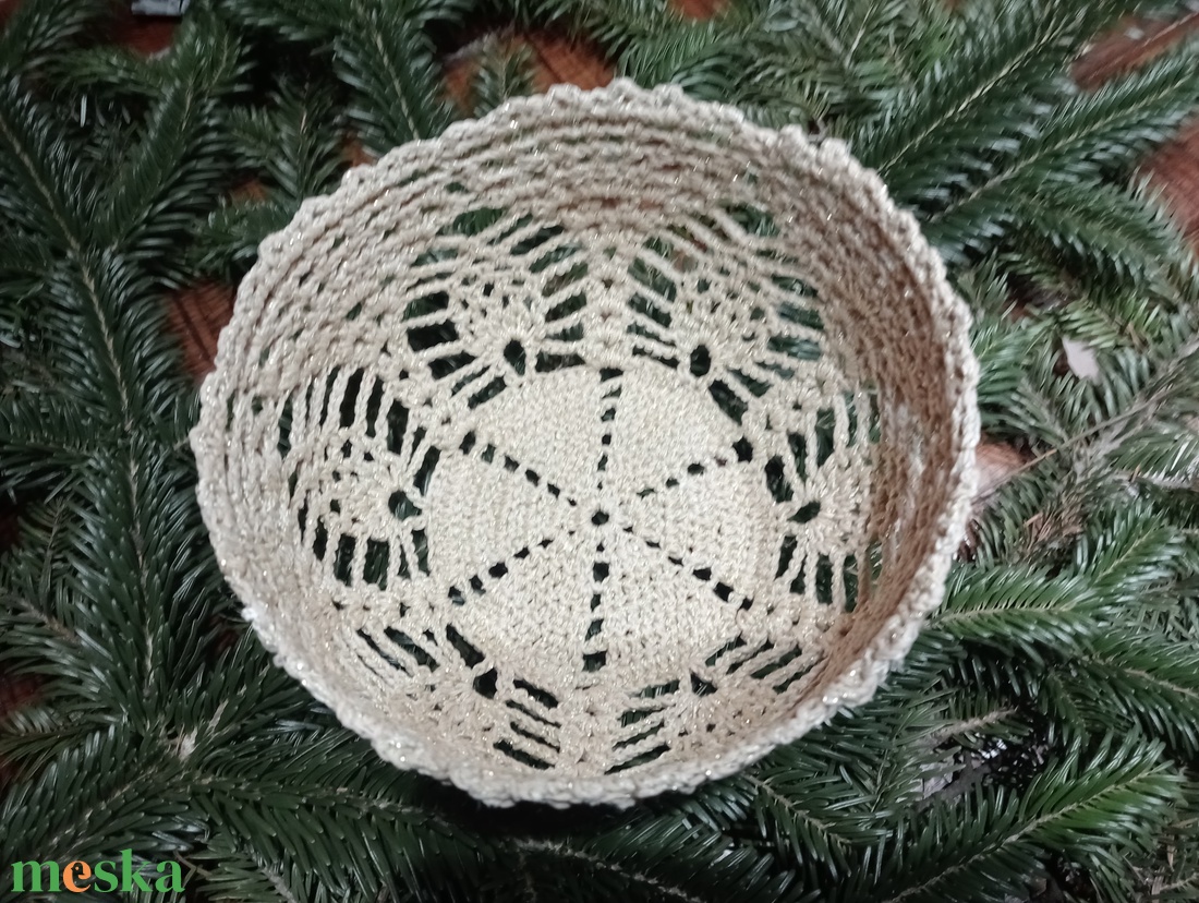 Horgolt kosár - karácsony - karácsonyi lakásdekoráció - ünnepi asztaldekoráció - Meska.hu