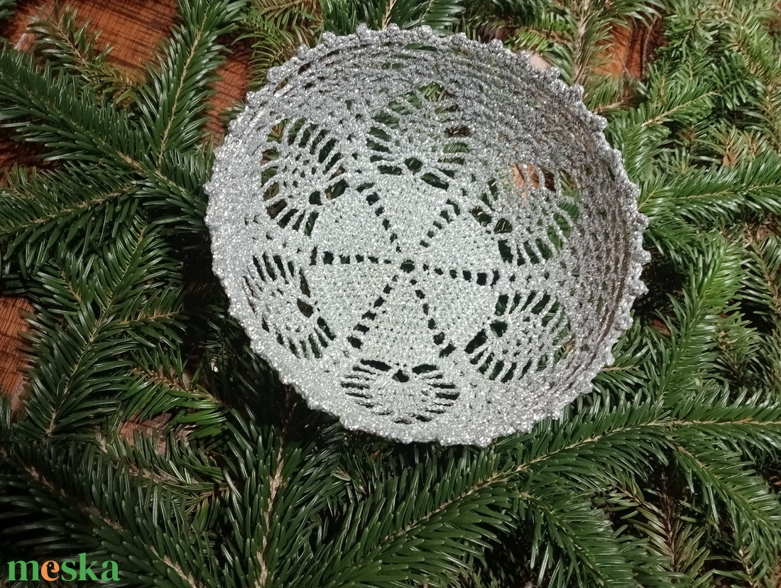 Horgolt kosár - karácsony - karácsonyi lakásdekoráció - ünnepi asztaldekoráció - Meska.hu