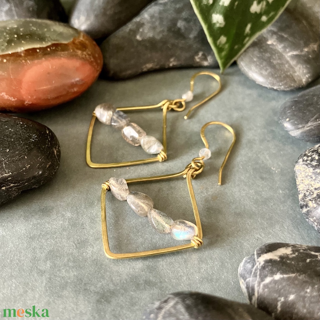 SaraZ // Forest Geometry fülbevaló labradorittal - ékszer - fülbevaló - lógó fülbevaló - Meska.hu