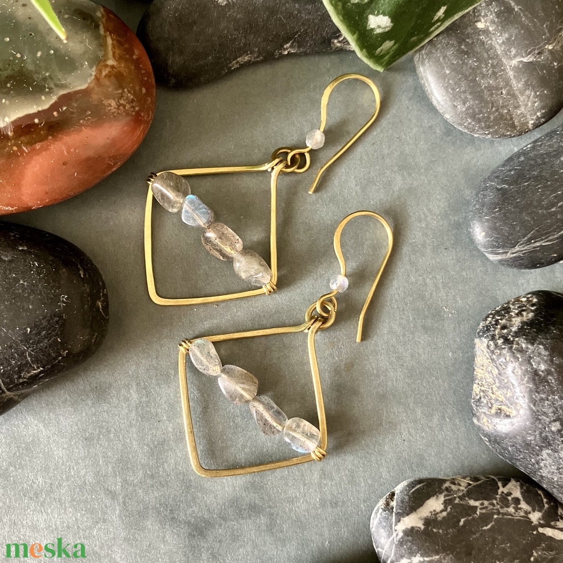 SaraZ // Forest Geometry fülbevaló labradorittal - ékszer - fülbevaló - lógó fülbevaló - Meska.hu