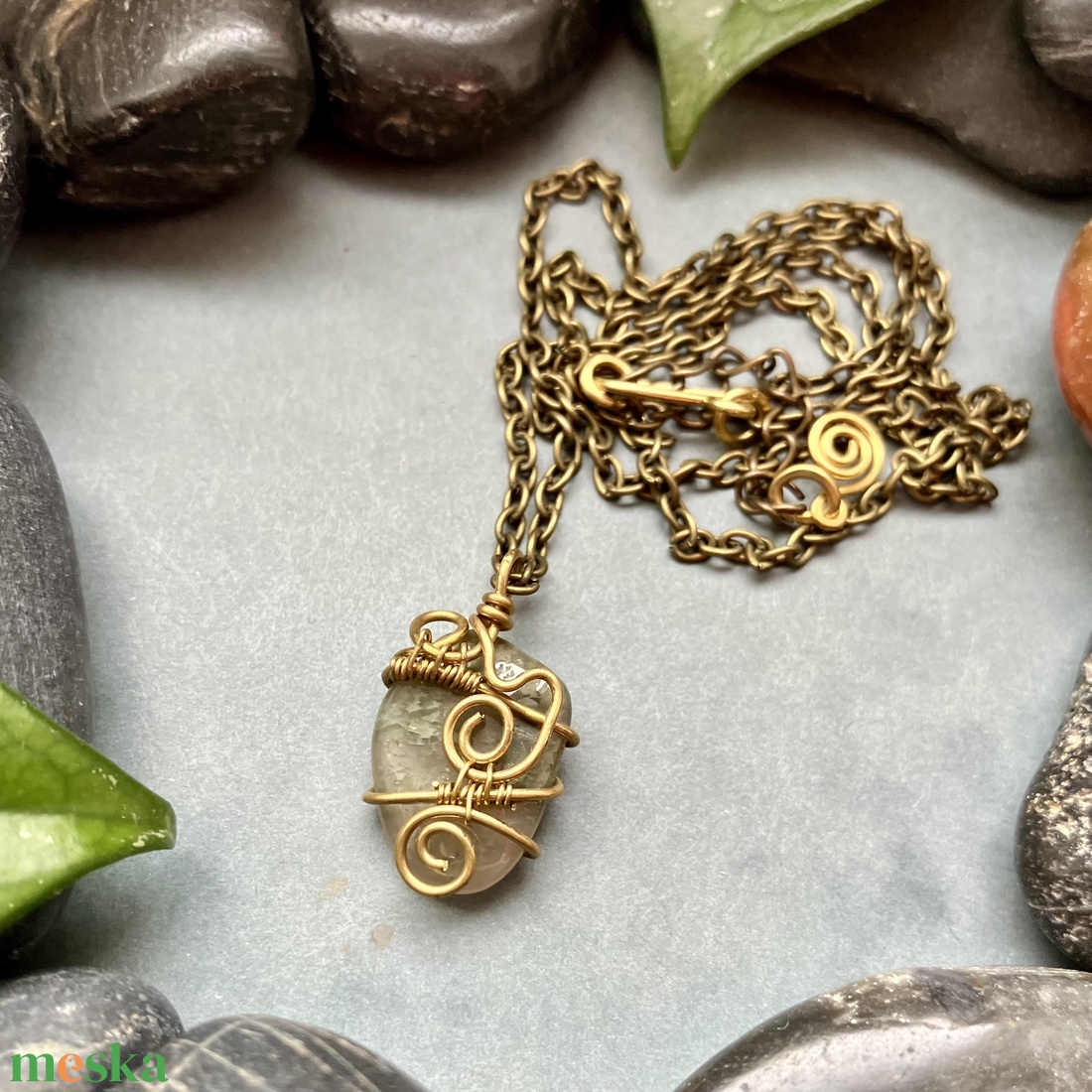 SaraZ // Nomad Relics nyaklánc grosszulár gránáttal - ékszer - nyaklánc - medálos nyaklánc - Meska.hu