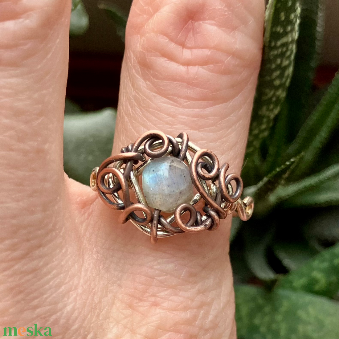 SaraZ // Earthbound Sigil gyűrű labradorittal - ékszer - gyűrű - fonódó gyűrű - Meska.hu