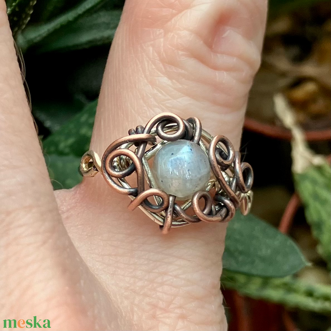SaraZ // Earthbound Sigil gyűrű labradorittal - ékszer - gyűrű - fonódó gyűrű - Meska.hu