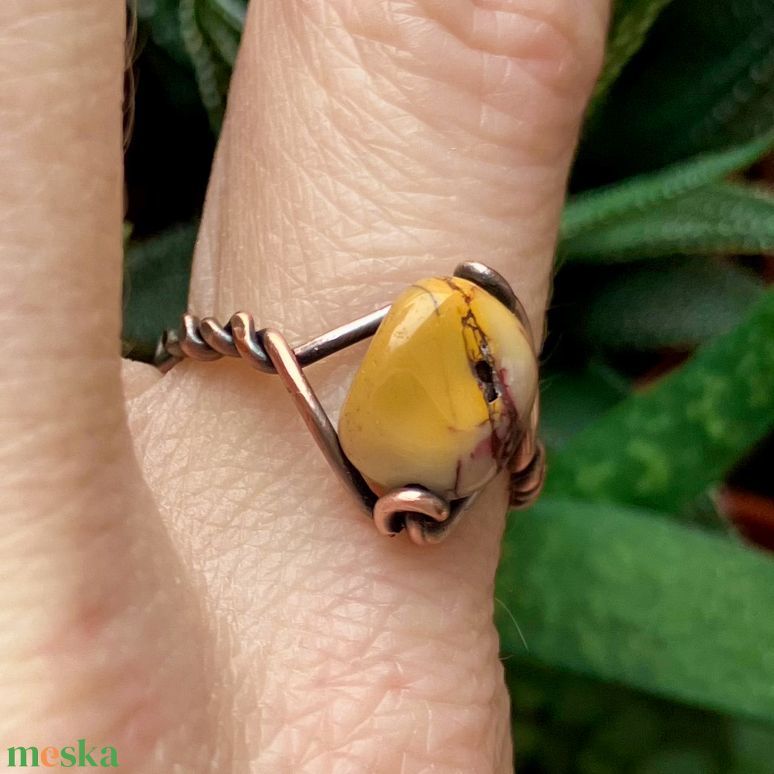 SaraZ // Amber Dune gyűrű mookait jáspissal - ékszer - gyűrű - gyöngyös gyűrű - Meska.hu