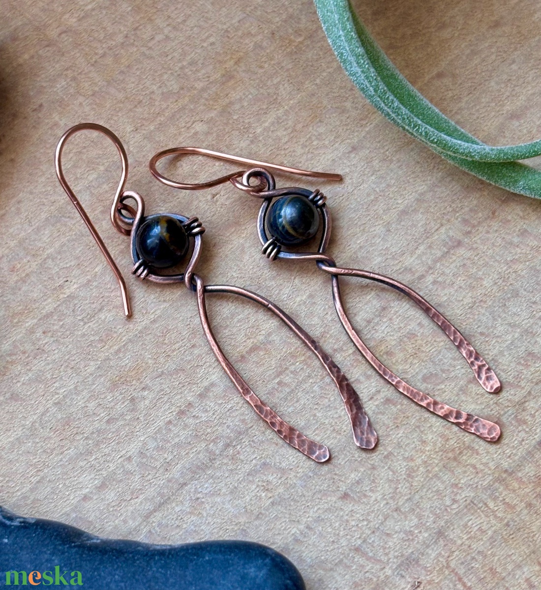 SaraZ // Forest Finch fülbevaló sólyomszemmel - ékszer - fülbevaló - lógó fülbevaló - Meska.hu