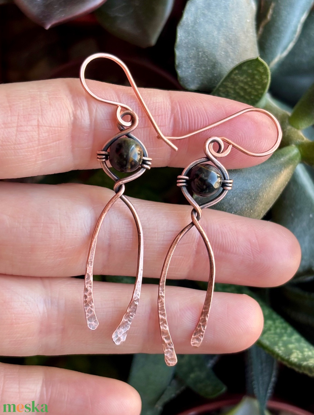 SaraZ // Forest Finch fülbevaló sólyomszemmel - ékszer - fülbevaló - lógó fülbevaló - Meska.hu