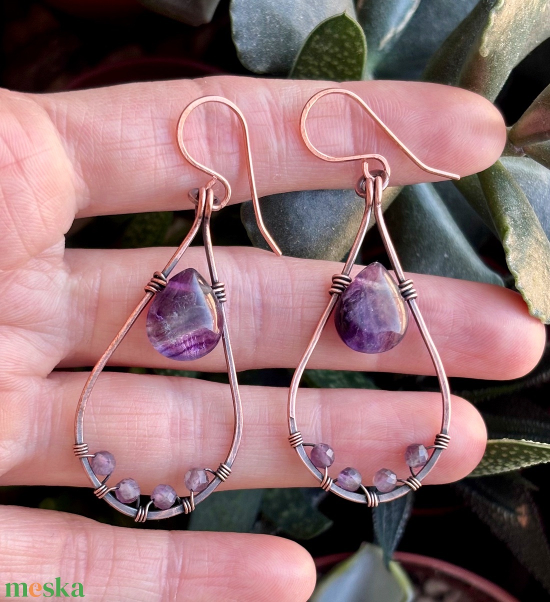 SaraZ // Desert Bloom fülbevaló fluorittal és ametiszttel - ékszer - fülbevaló - lógó fülbevaló - Meska.hu