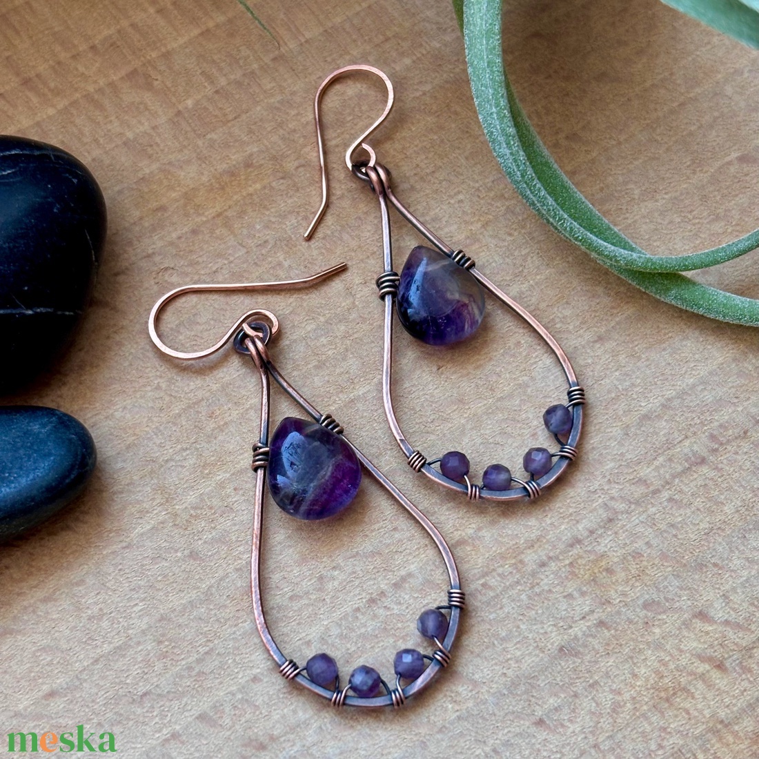 SaraZ // Desert Bloom fülbevaló fluorittal és ametiszttel - ékszer - fülbevaló - lógó fülbevaló - Meska.hu