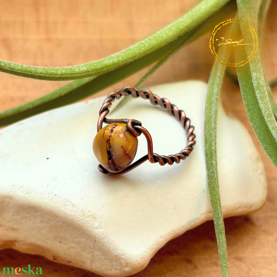 SaraZ // Amber Dune gyűrű mookait jáspissal - ékszer - gyűrű - gyöngyös gyűrű - Meska.hu
