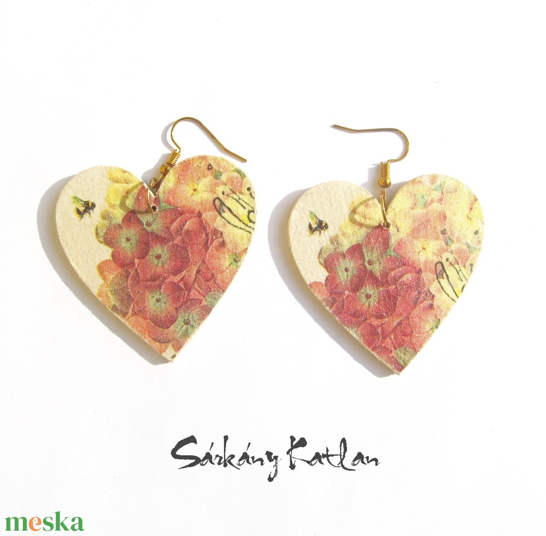 Virágok, méhecske szív fülbevaló - ékszer - fülbevaló - lógó fülbevaló - Meska.hu