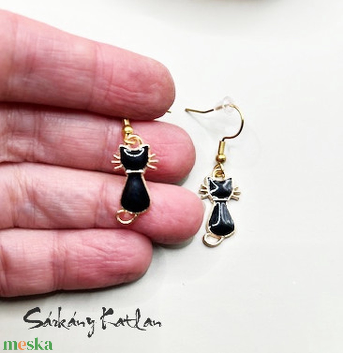 Fekete cica fülbevaló - ékszer - fülbevaló - lógó fülbevaló - Meska.hu