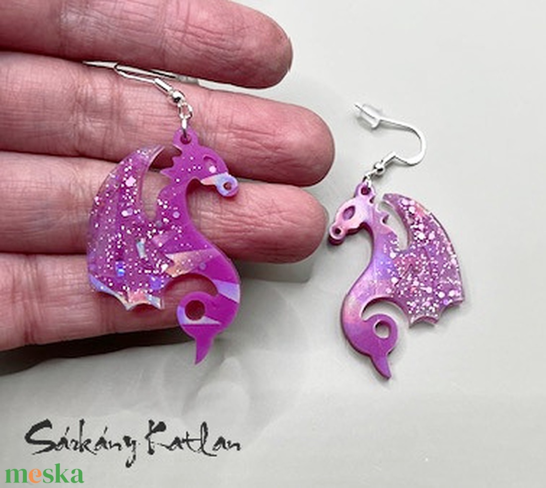 Hologramos, sárkány fülbevaló. - ékszer - fülbevaló - lógó fülbevaló - Meska.hu