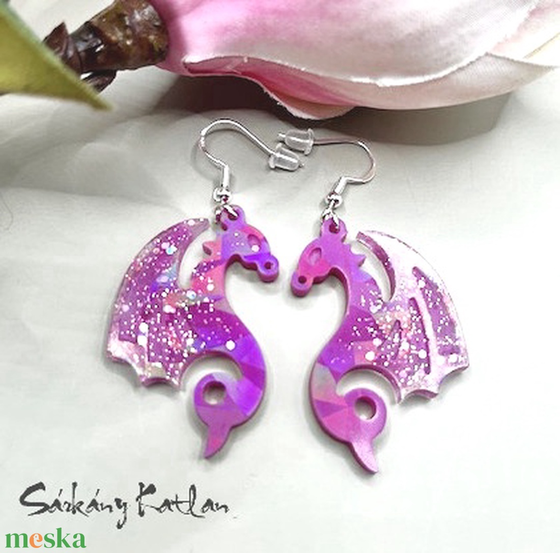 Hologramos, sárkány fülbevaló. - ékszer - fülbevaló - lógó fülbevaló - Meska.hu