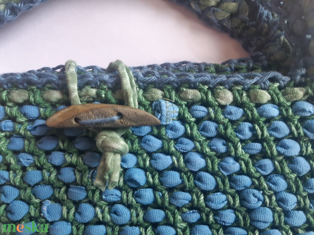 Különleges kék-zöld upcycling horgolt táska - táska & tok - kézitáska & válltáska - kézitáska - Meska.hu
