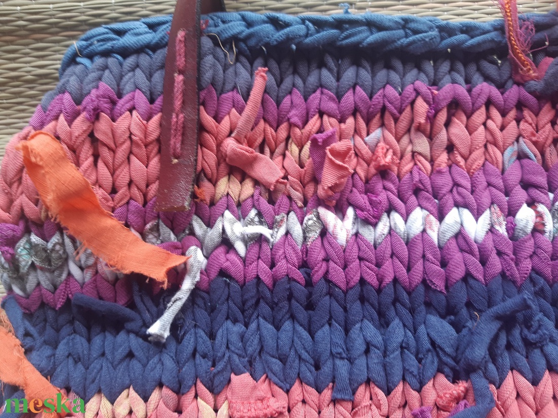 Egyedi bohó  kötött-horgolt táska, mályva-szürke-fekete - táska & tok - kézitáska & válltáska - kézitáska - Meska.hu