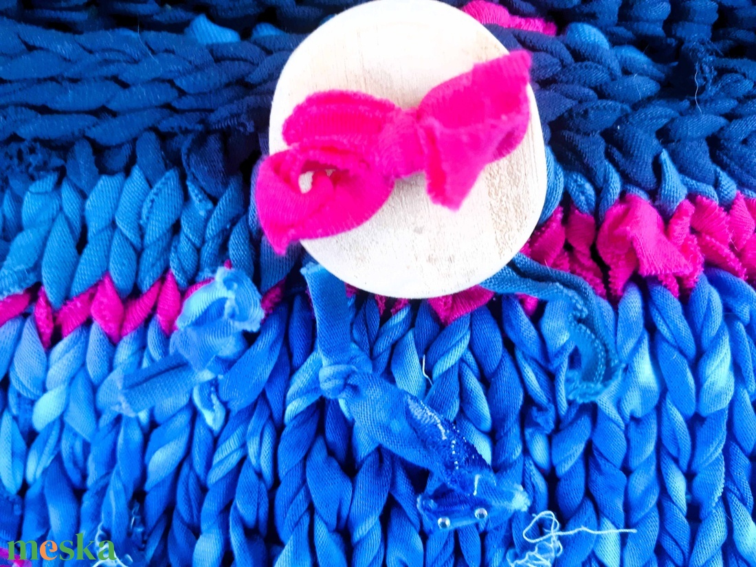 Színes bohó válltáska, saját készítésű fa gombbal - táska & tok - kézitáska & válltáska - válltáska - Meska.hu