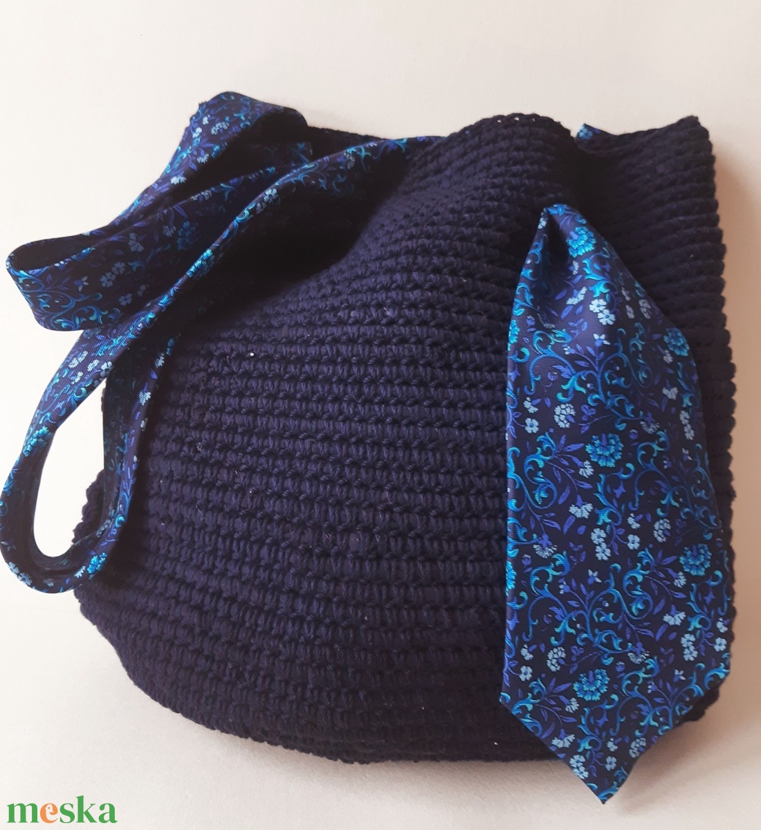 Elegáns  királykék horgolt táska selyemnyakkendő füllel - táska & tok - kézitáska & válltáska - kézitáska - Meska.hu