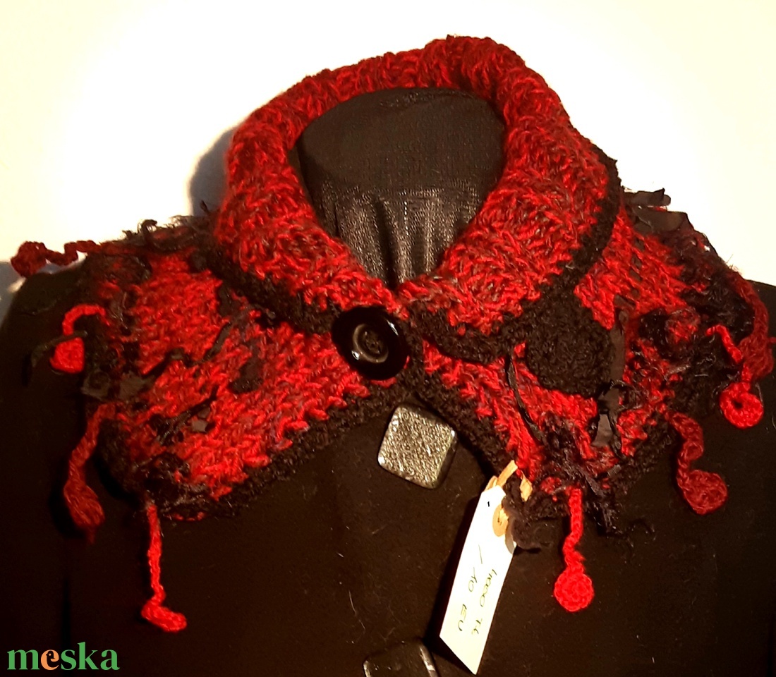 Különlegességek kedvelőinek Dekoratív sál/nyakmelegítő tűzpiros- fekete  - ruha & divat - sál, sapka, kendő - sál - Meska.hu