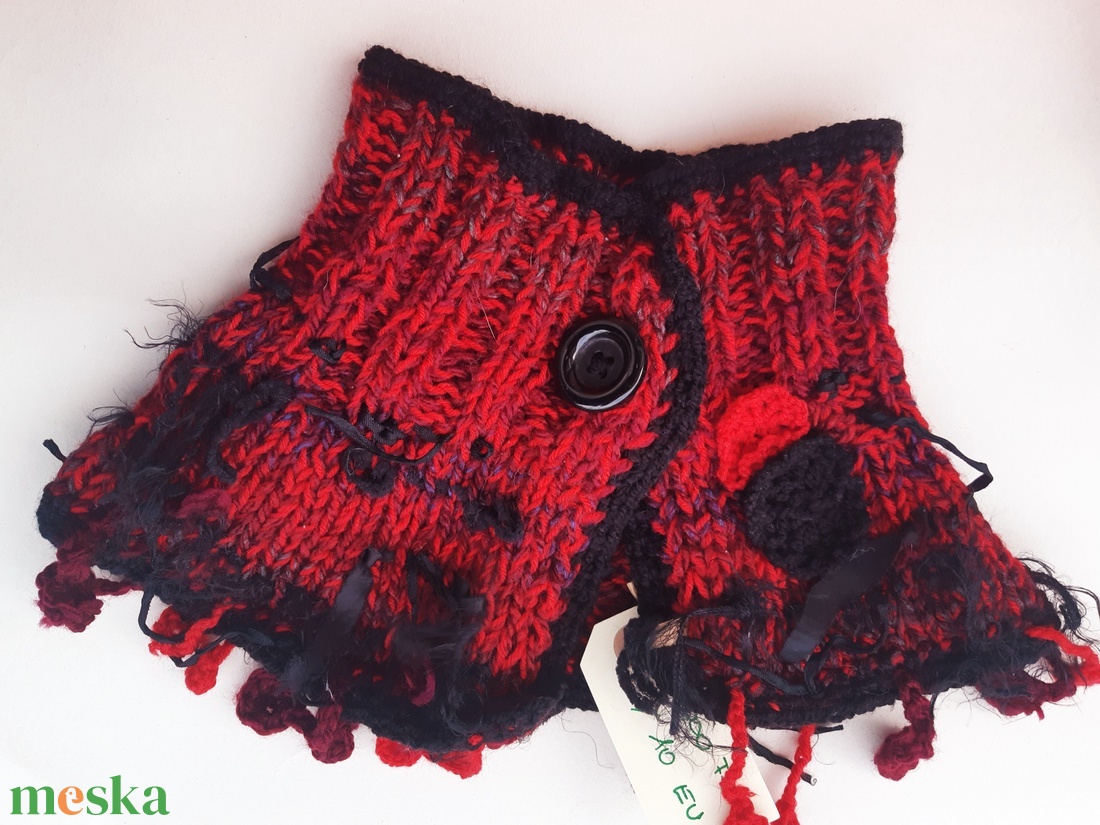 Különlegességek kedvelőinek Dekoratív sál/nyakmelegítő tűzpiros- fekete  - ruha & divat - sál, sapka, kendő - sál - Meska.hu