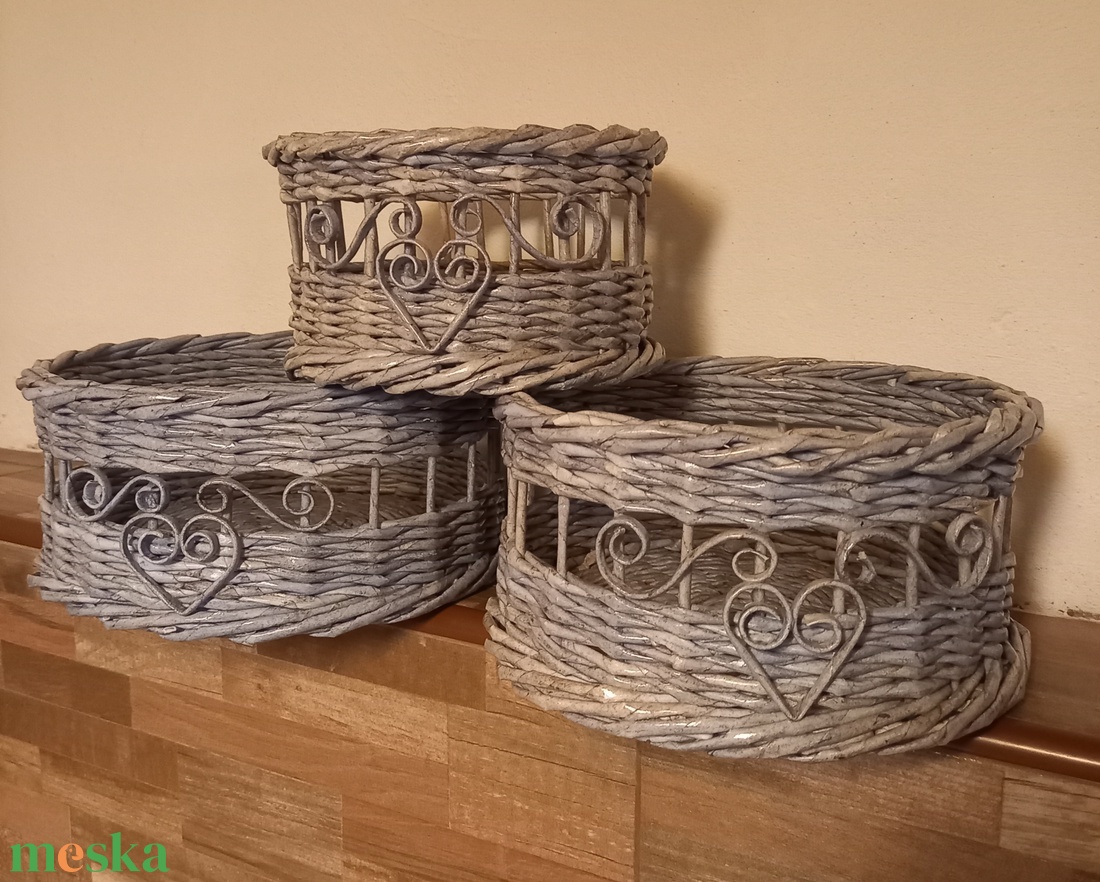 Papírfonással készült kosarak három darab - otthon & életmód - tárolás & rendszerezés - tárolókosár - Meska.hu
