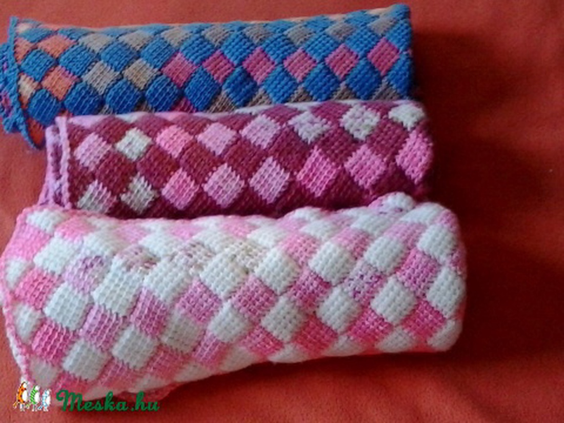 Kézzel horgolt kockás babatakaró kislányoknak - bordós -  - Meska.hu
