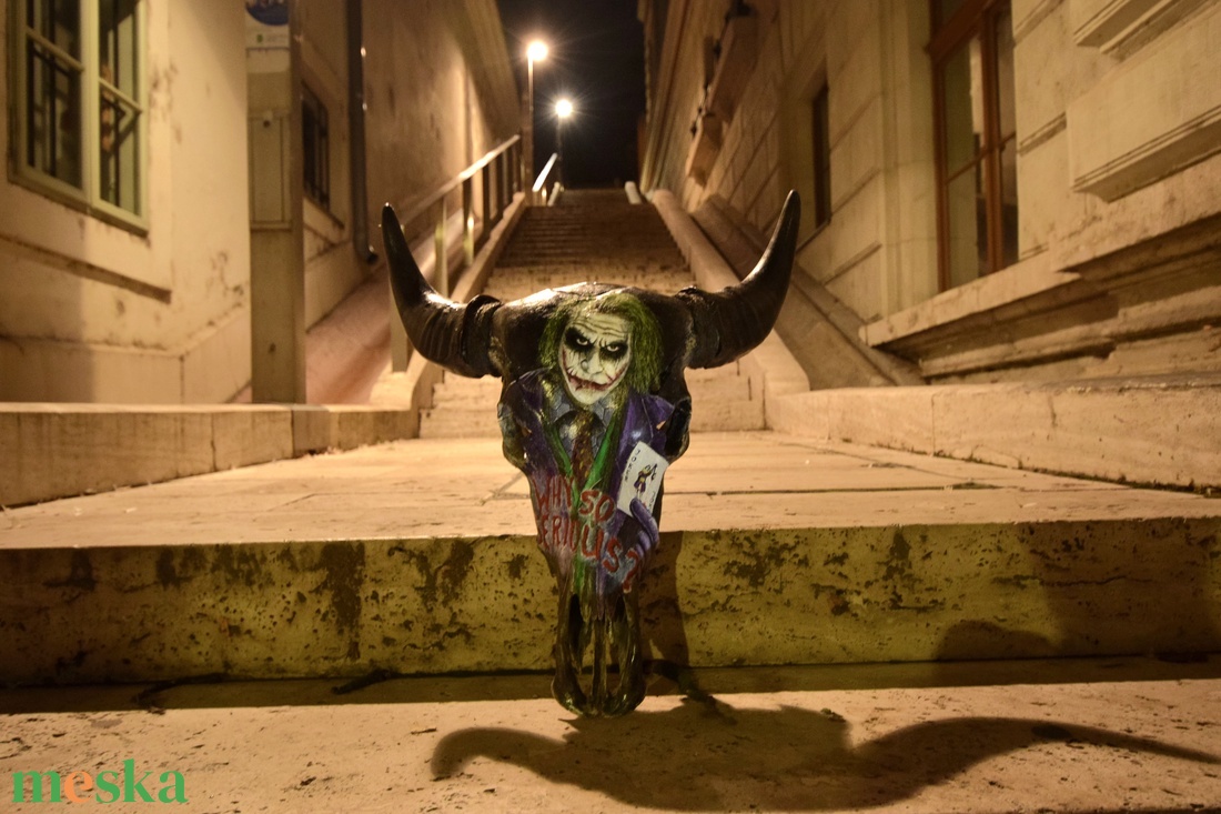 SavageSkullz valódi bika koponya / trófea fali dísz Joker festéssel - otthon & életmód - dekoráció - fali és függő dekoráció - falra akasztható dekor - Meska.hu SavageSkullz valódi bika koponya / trófea fali dísz Joker festéssel - otthon & életmód - dekoráció - fali és függő dekoráció - falra akasztható dekor - Meska.hu