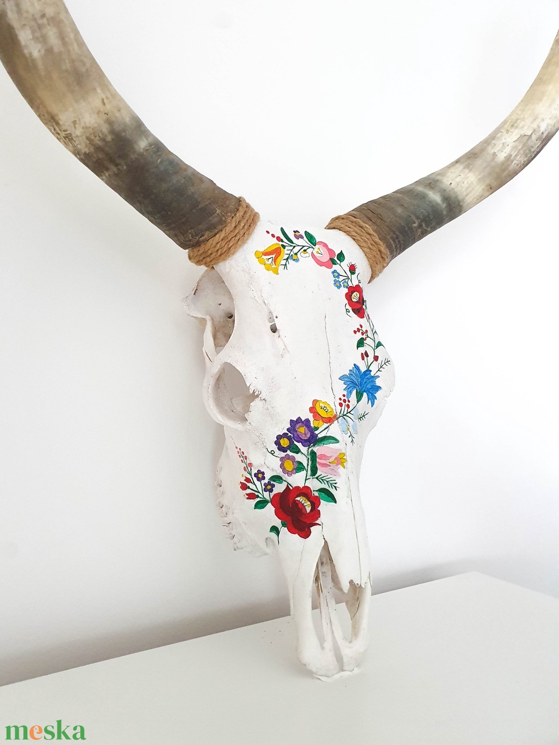 Szürkemarha koponya/trófea kézzel festett magyar kalocsai folklór motívumokkal - otthon & életmód - dekoráció - dísztárgy - Meska.hu