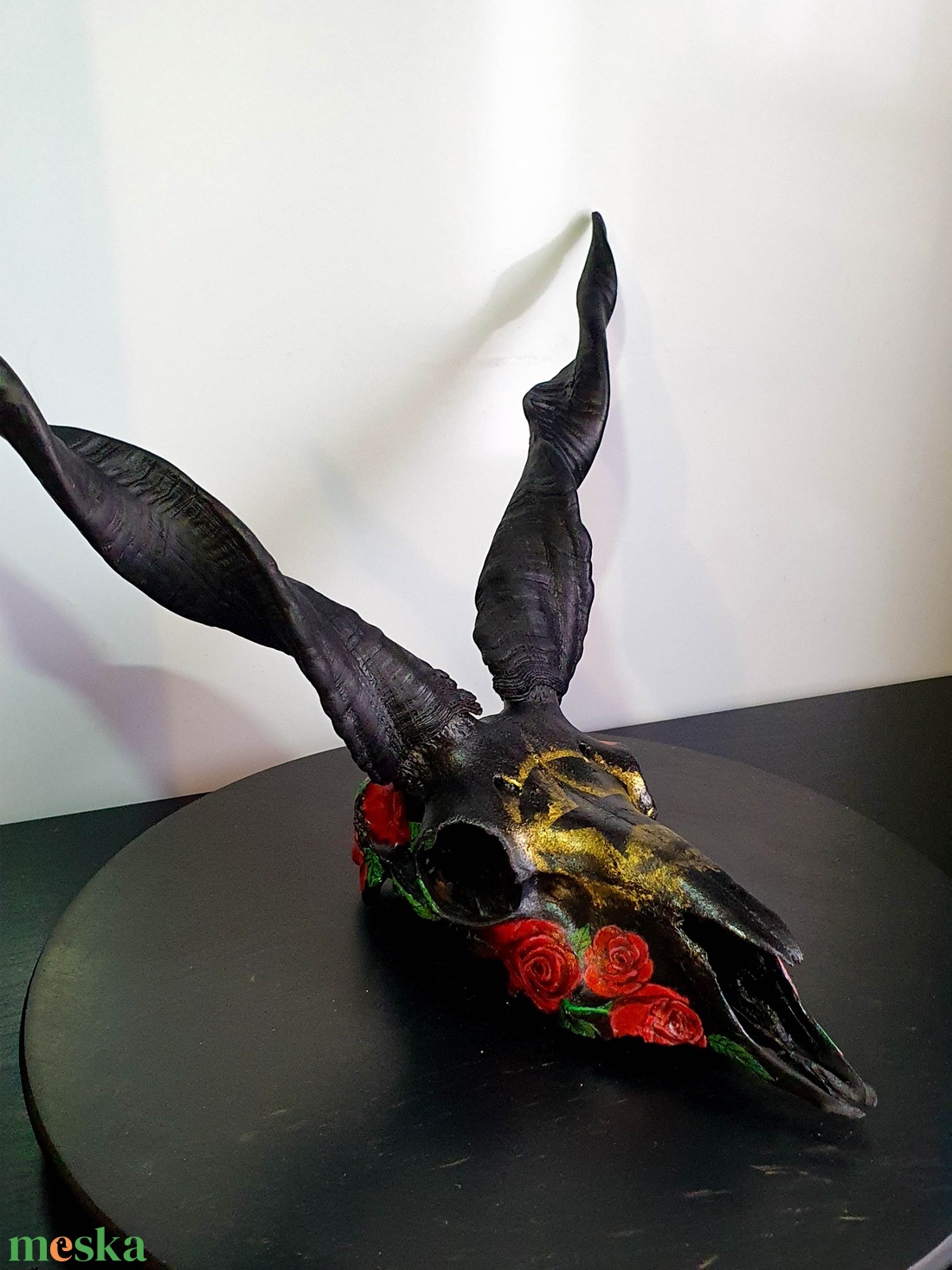 SavageSkullz magyar racka birka koponyára kézzel festett rózsával és arany pentagrammal - otthon & életmód - dekoráció - fali és függő dekoráció - falra akasztható dekor - Meska.hu