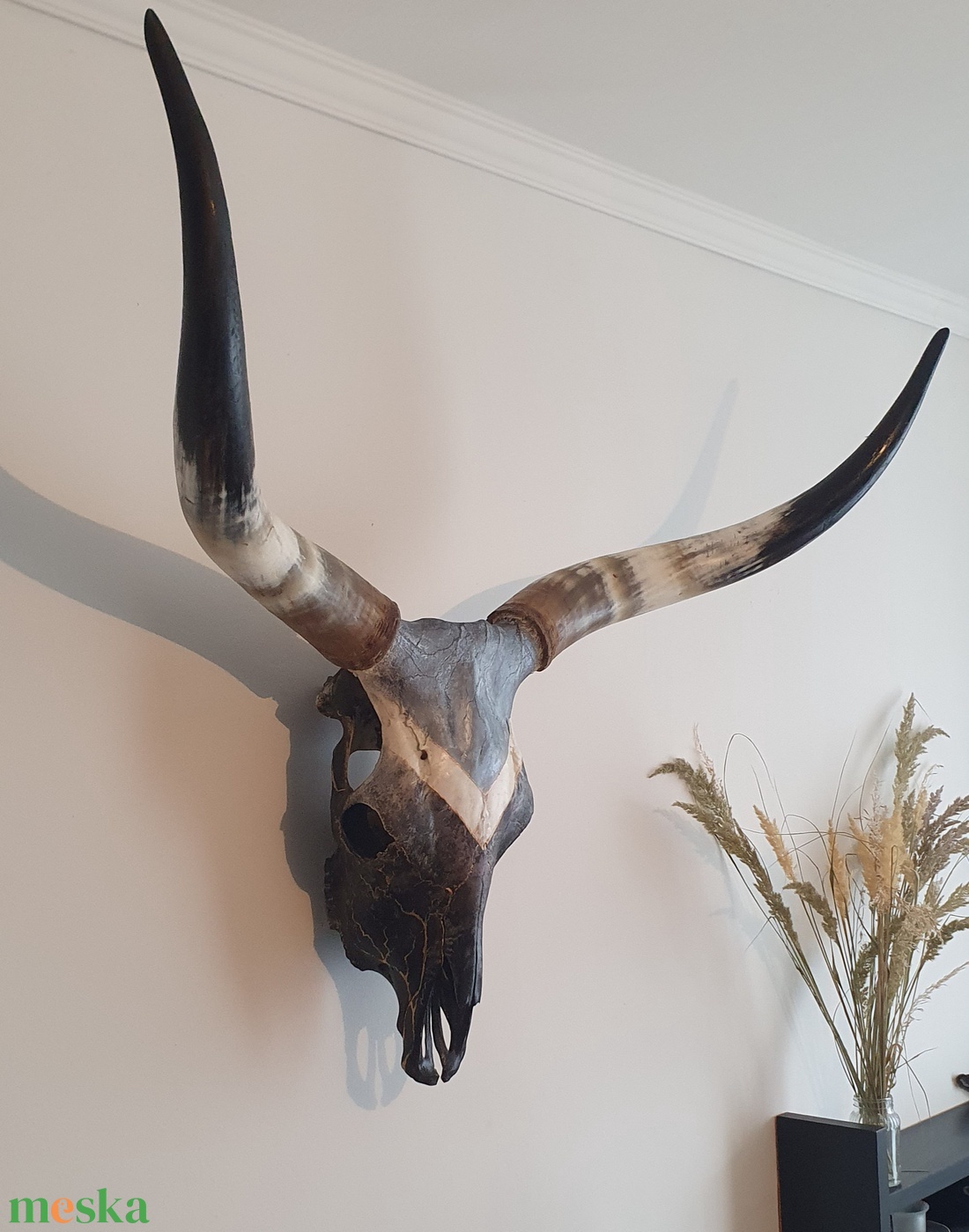 Szürkemarha koponya/trófea kézzel festett kő és márvány hatású festéssel arany repedéssel - művészet - más művészeti ág - Meska.hu