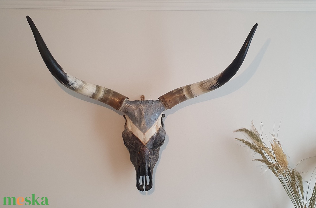 Szürkemarha koponya/trófea kézzel festett kő és márvány hatású festéssel arany repedéssel - művészet - más művészeti ág - Meska.hu