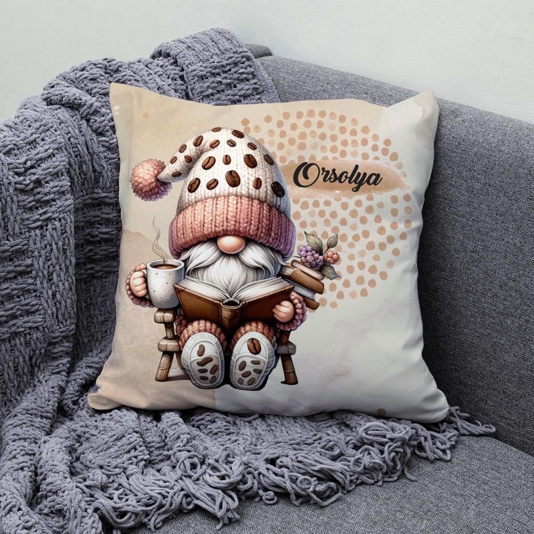 Névvel kérhető - Könyvmoly kávés manó mintás párna - otthon & életmód - lakástextil - párna & párnahuzat - díszpárna (belsővel együtt) - Meska.hu