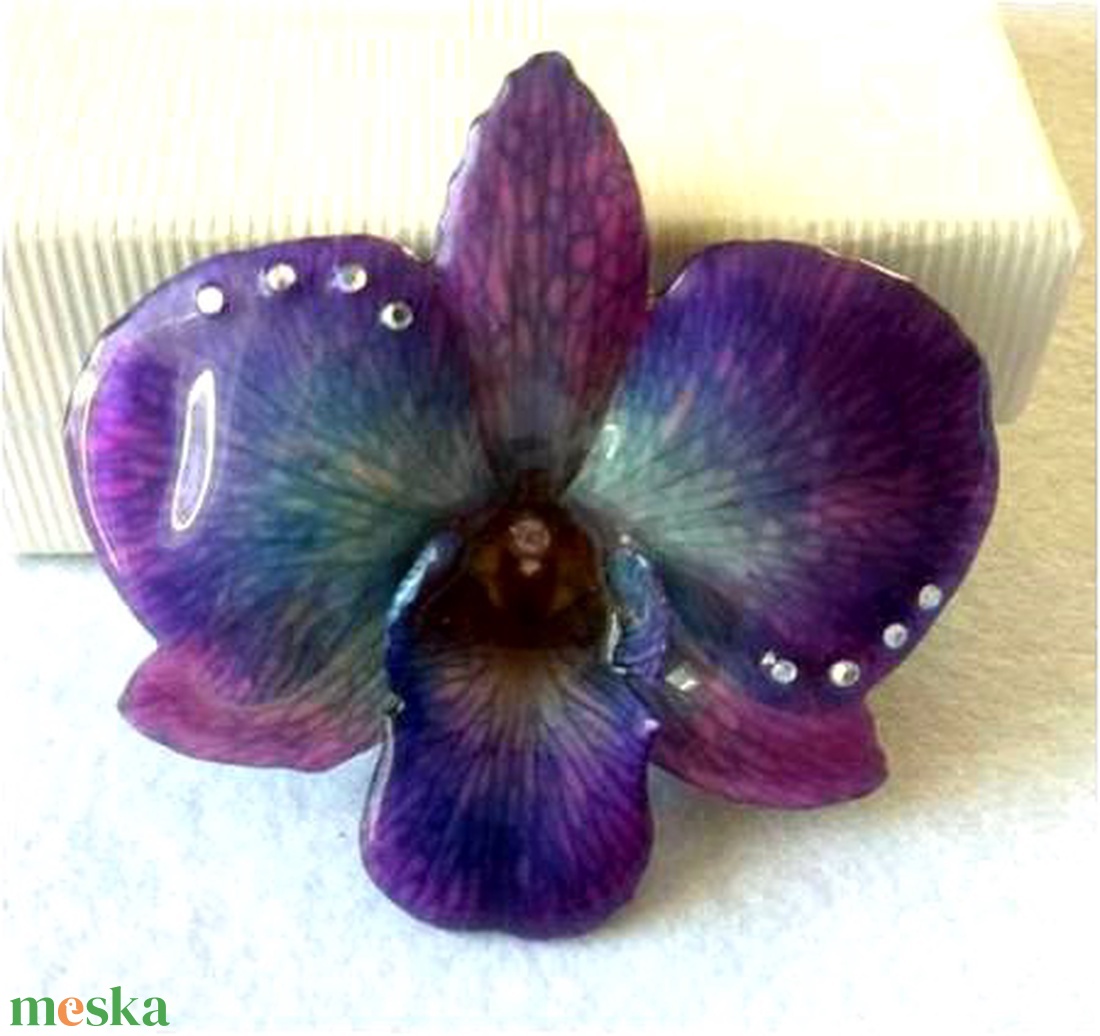 Orchidea kitűző és medál egyben - ékszer - kitűző és bross - kitűző - Meska.hu Orchidea kitűző és medál egyben - ékszer - kitűző és bross - kitűző - Meska.hu