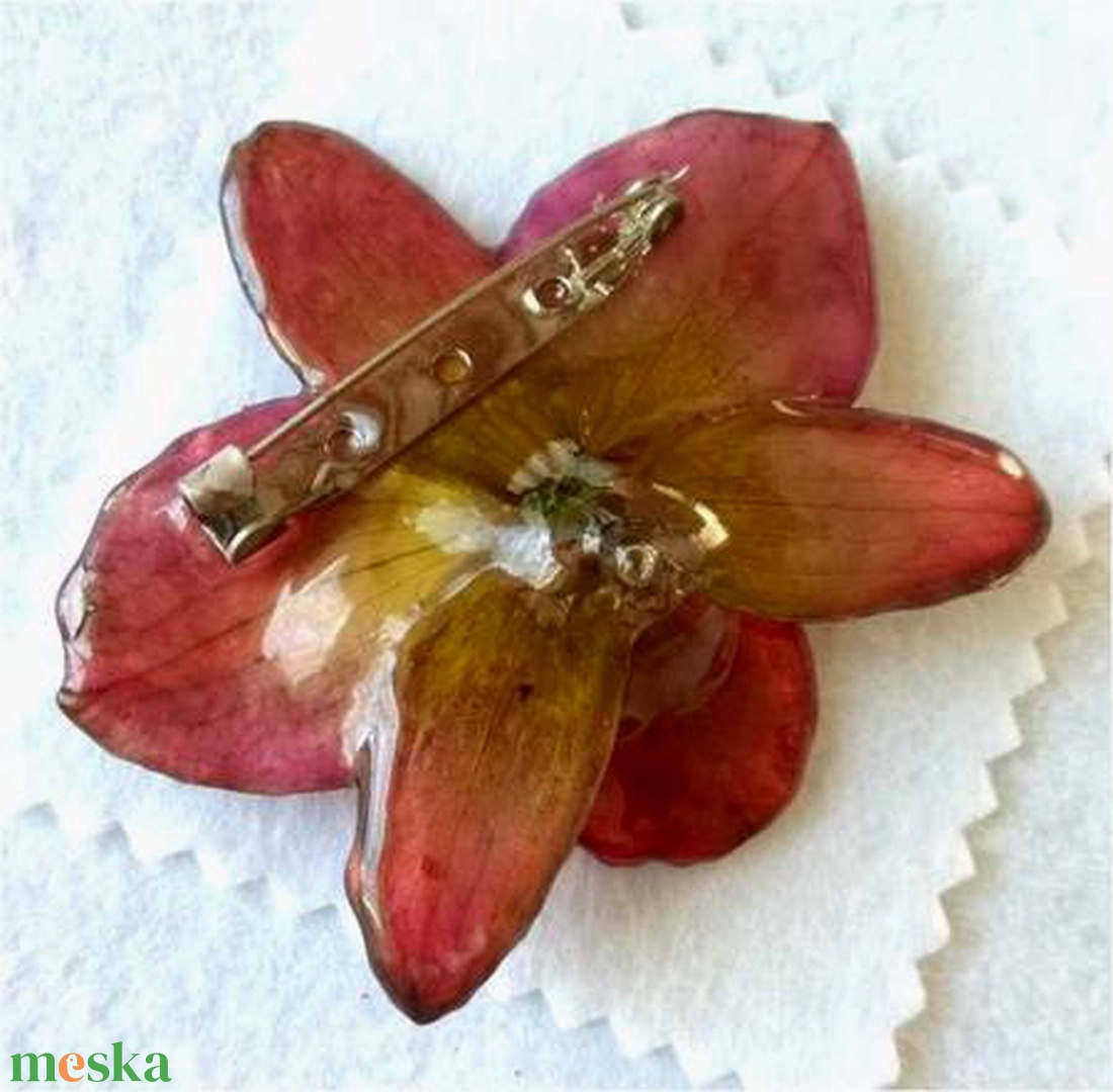 Orchidea virág kitűző - ékszer - kitűző és bross - kitűző - Meska.hu Orchidea virág kitűző - ékszer - kitűző és bross - kitűző - Meska.hu