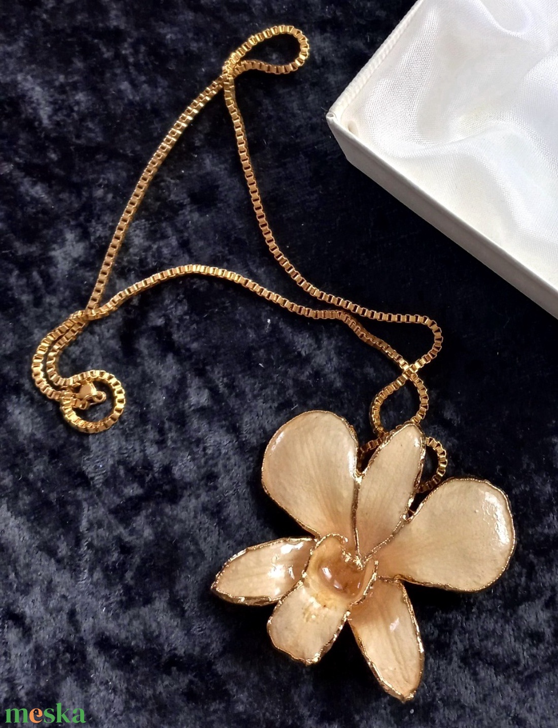 Aranyozott orchidea virág nyaklánc és bross - ékszer - nyaklánc - medál - Meska.hu Aranyozott orchidea virág nyaklánc és bross - ékszer - nyaklánc - medál - Meska.hu