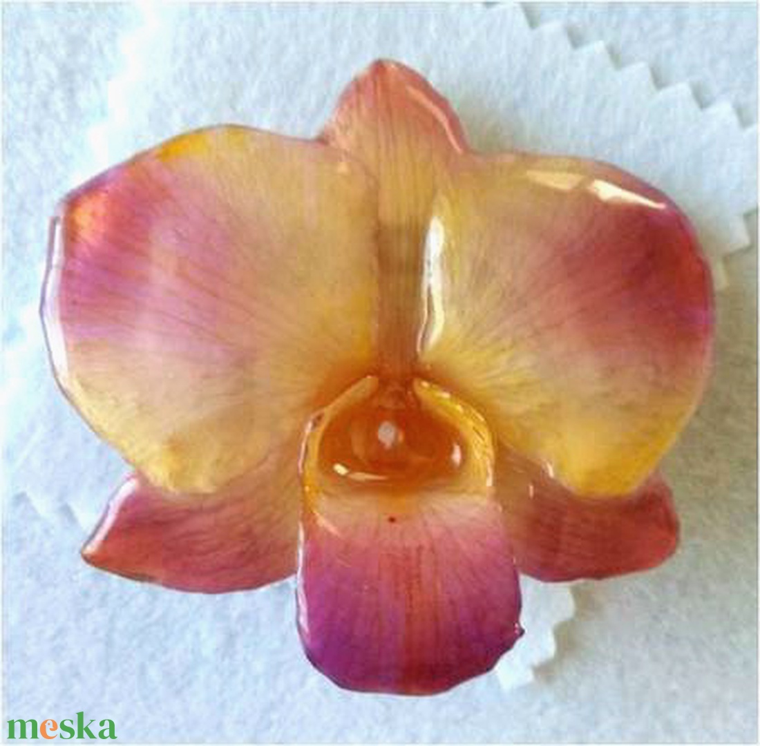 Orchidea kitűző és medál egyben - ékszer - kitűző és bross - kitűző - Meska.hu Orchidea kitűző és medál egyben - ékszer - kitűző és bross - kitűző - Meska.hu
