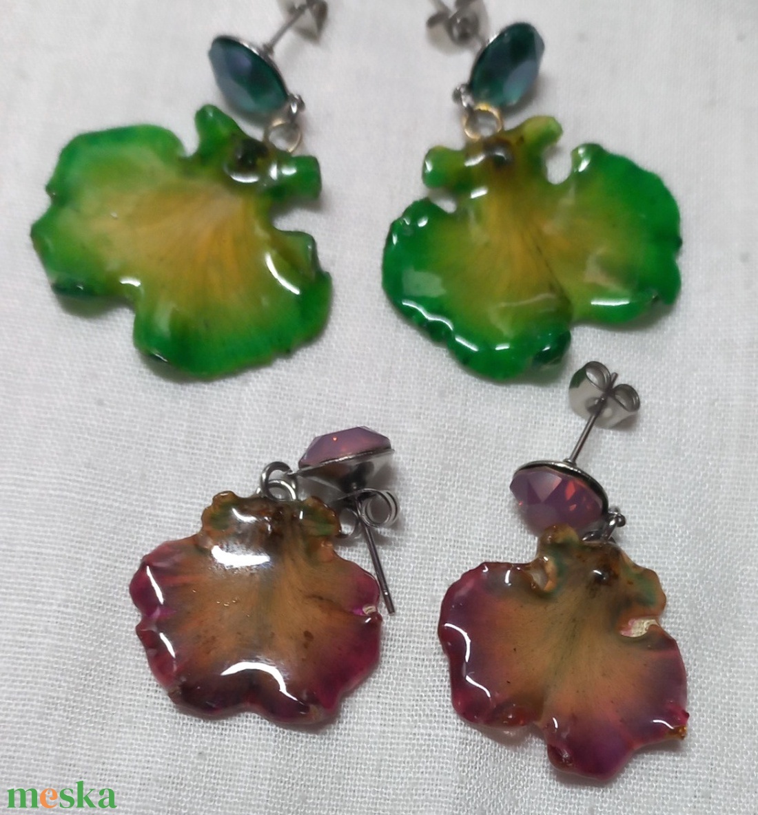 Orchidea virág fülbevaló 2 színben - ékszer - fülbevaló - lógó fülbevaló - Meska.hu