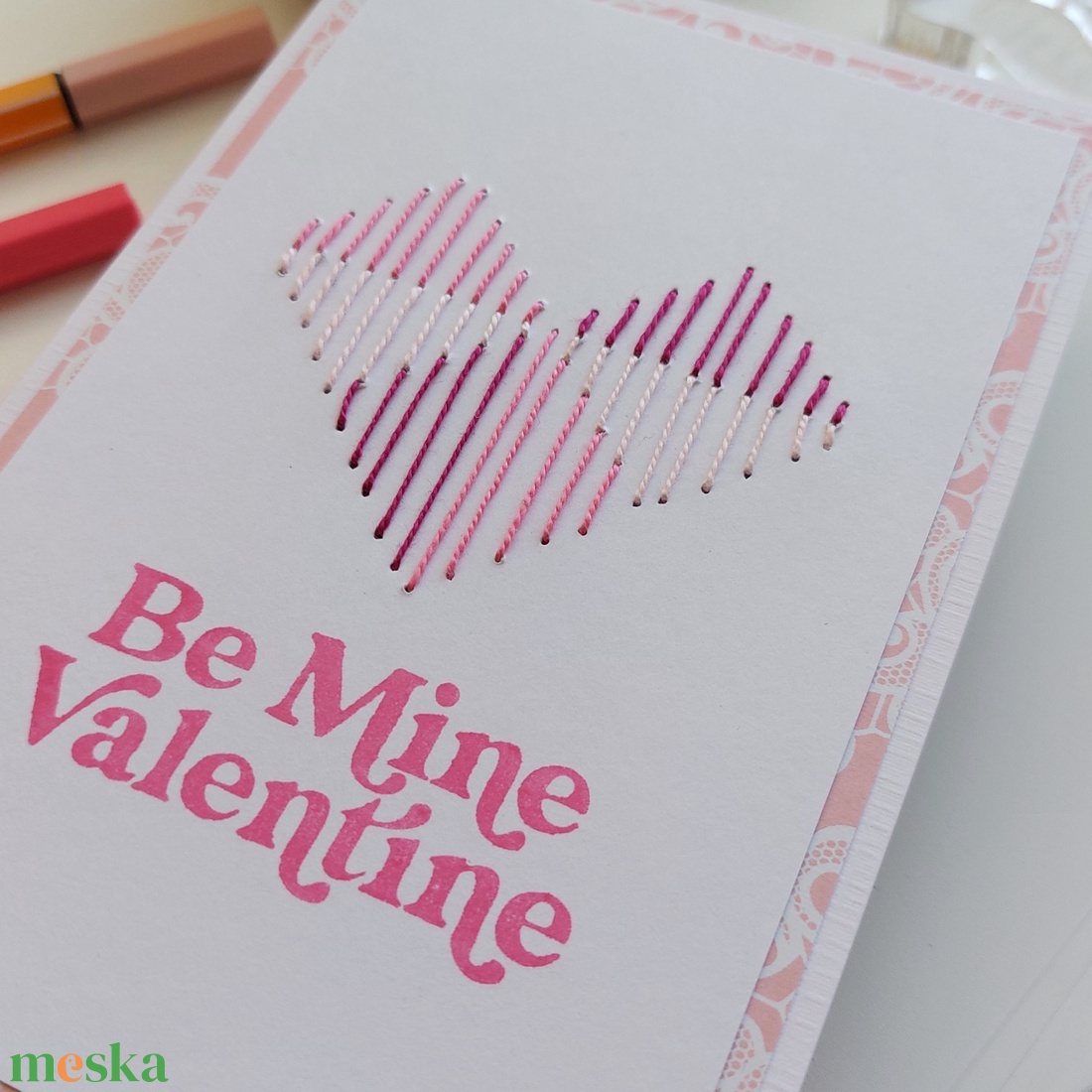 Be Mine Valentine hímzett szíves üdvözlőlap - otthon & életmód - papír, írószer - ajándékozás kellékei - képeslap, üdvözlőlap - Meska.hu