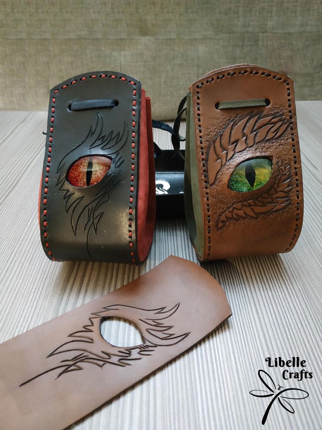 Sárkányszemes kockatartó szütyő - PIROS szemmel - játék & sport - táblajáték és kártyajáték - társasjátékok - dobókocka - Meska.hu