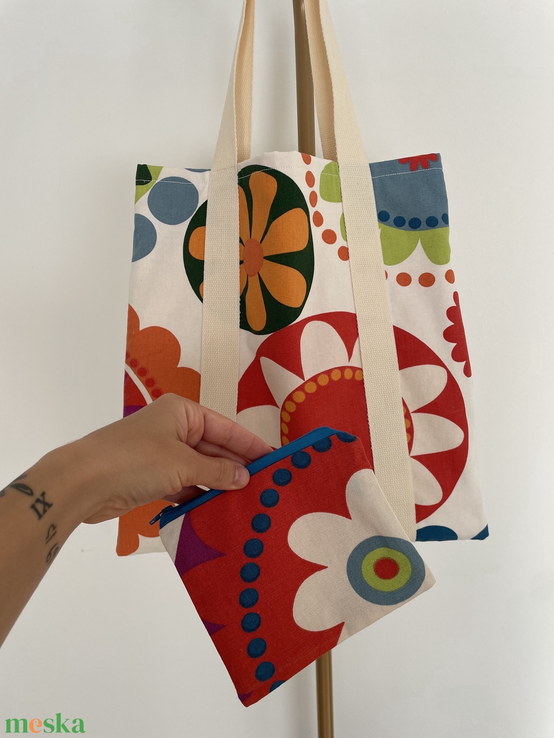Upcycling virágos vászontáska - táska & tok - kézitáska & válltáska - válltáska - Meska.hu