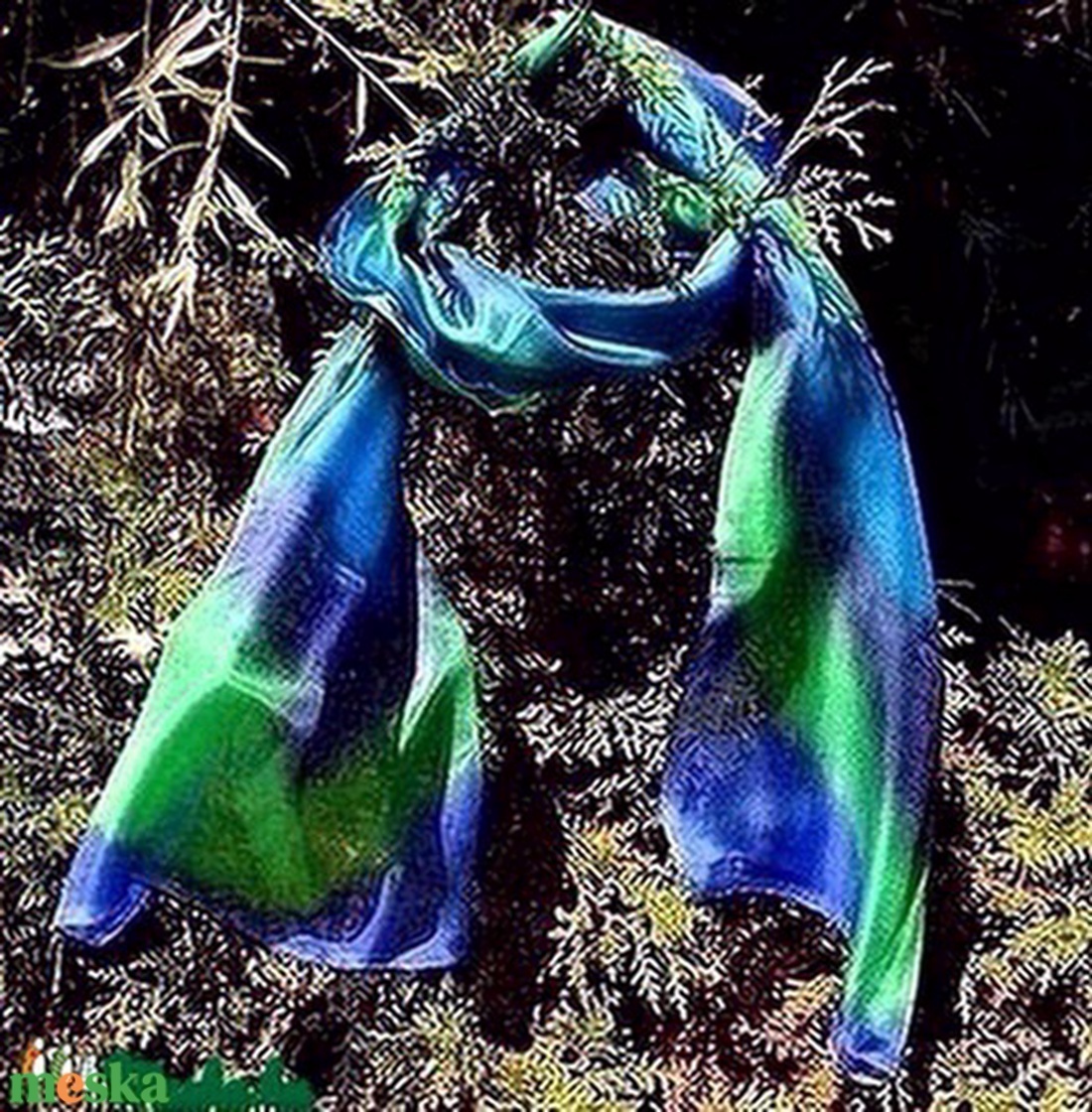 Kék-zöld, egyedi tervezésű, kézzel festett szín átmenetes selyemsál - ruha & divat - sál, sapka, kendő - sál - Meska.hu