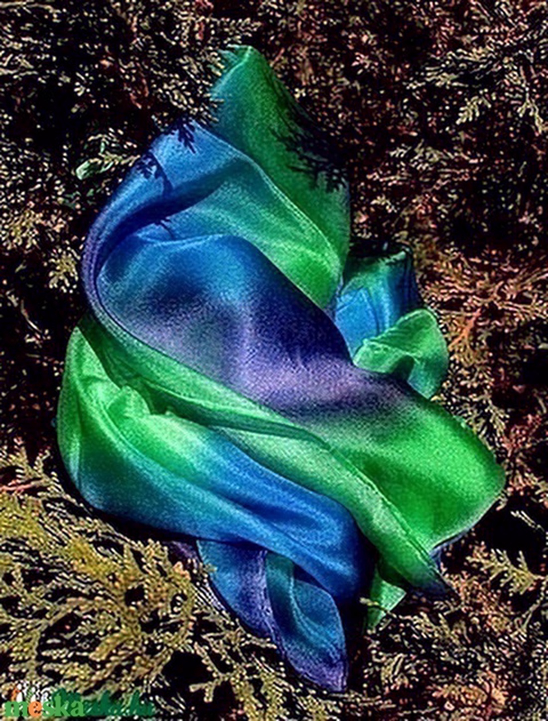 Kék-zöld, egyedi tervezésű, kézzel festett szín átmenetes selyemsál - ruha & divat - sál, sapka, kendő - sál - Meska.hu