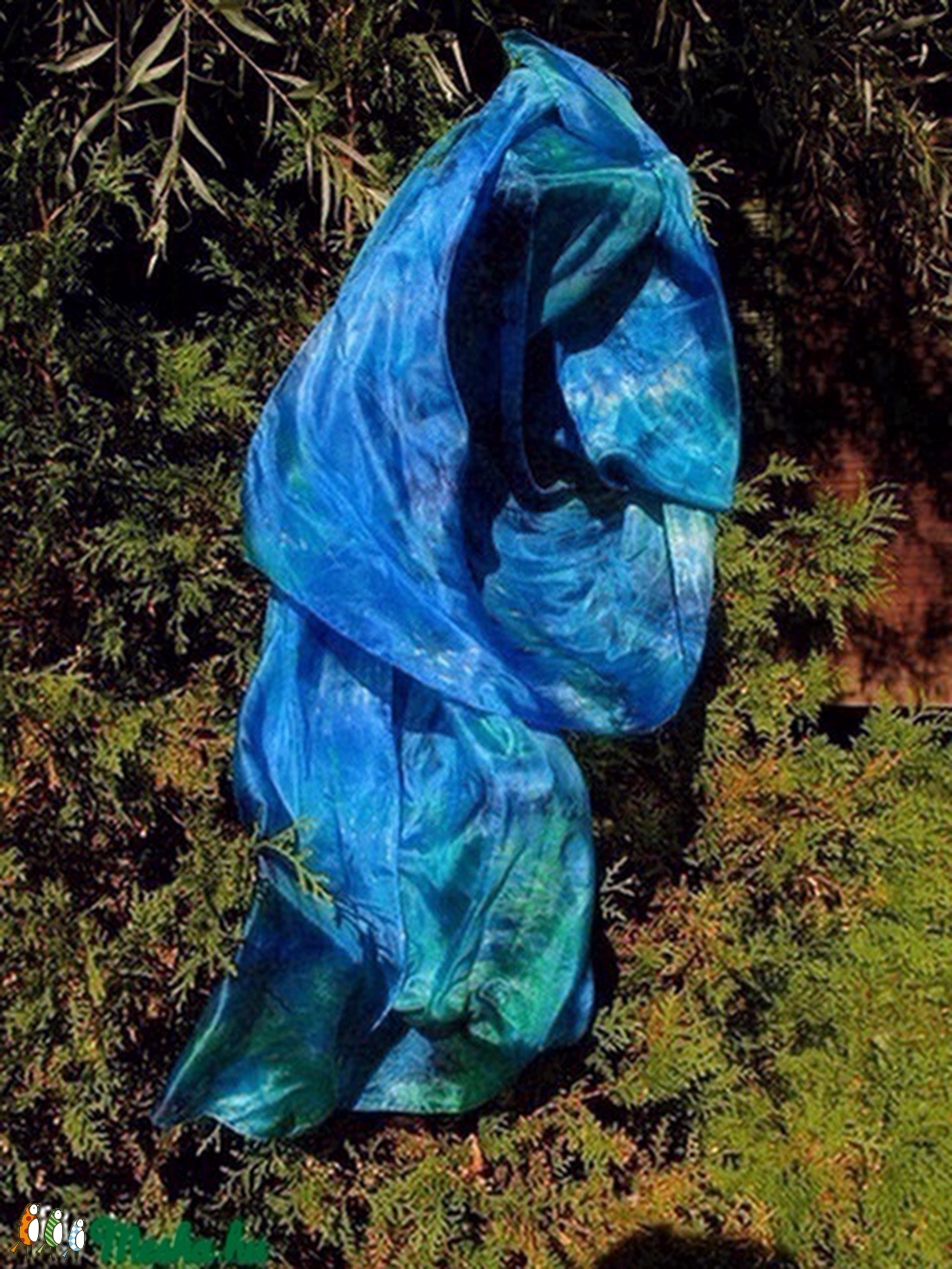 Kék-zöld, egyedi tervezésű, kézzel festett színkeverék mintás selyem stóla -  - Meska.hu