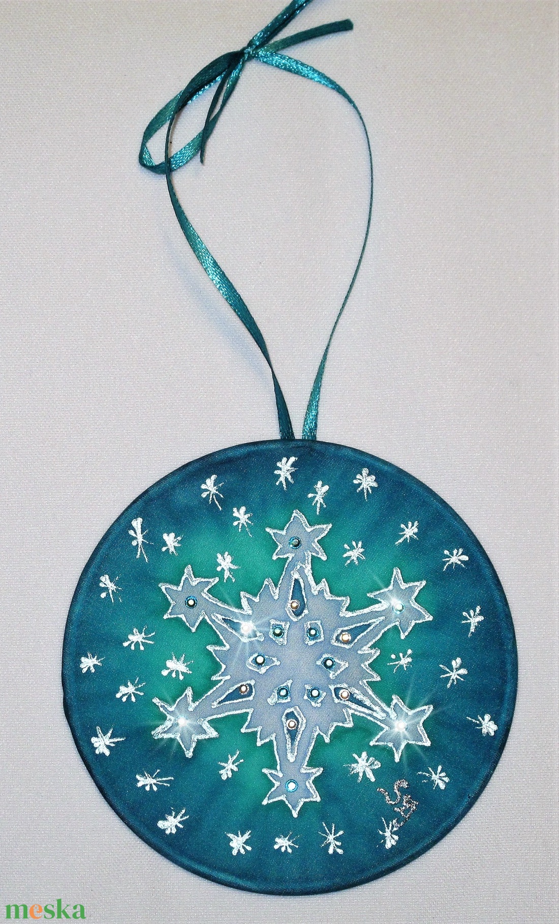 Kristályokkal díszített hópihe selyem mandala karácsonyfadísz - karácsony - karácsonyi lakásdekoráció - karácsonyfadíszek - Meska.hu Kristályokkal díszített hópihe selyem mandala karácsonyfadísz - karácsony - karácsonyi lakásdekoráció - karácsonyfadíszek - Meska.hu