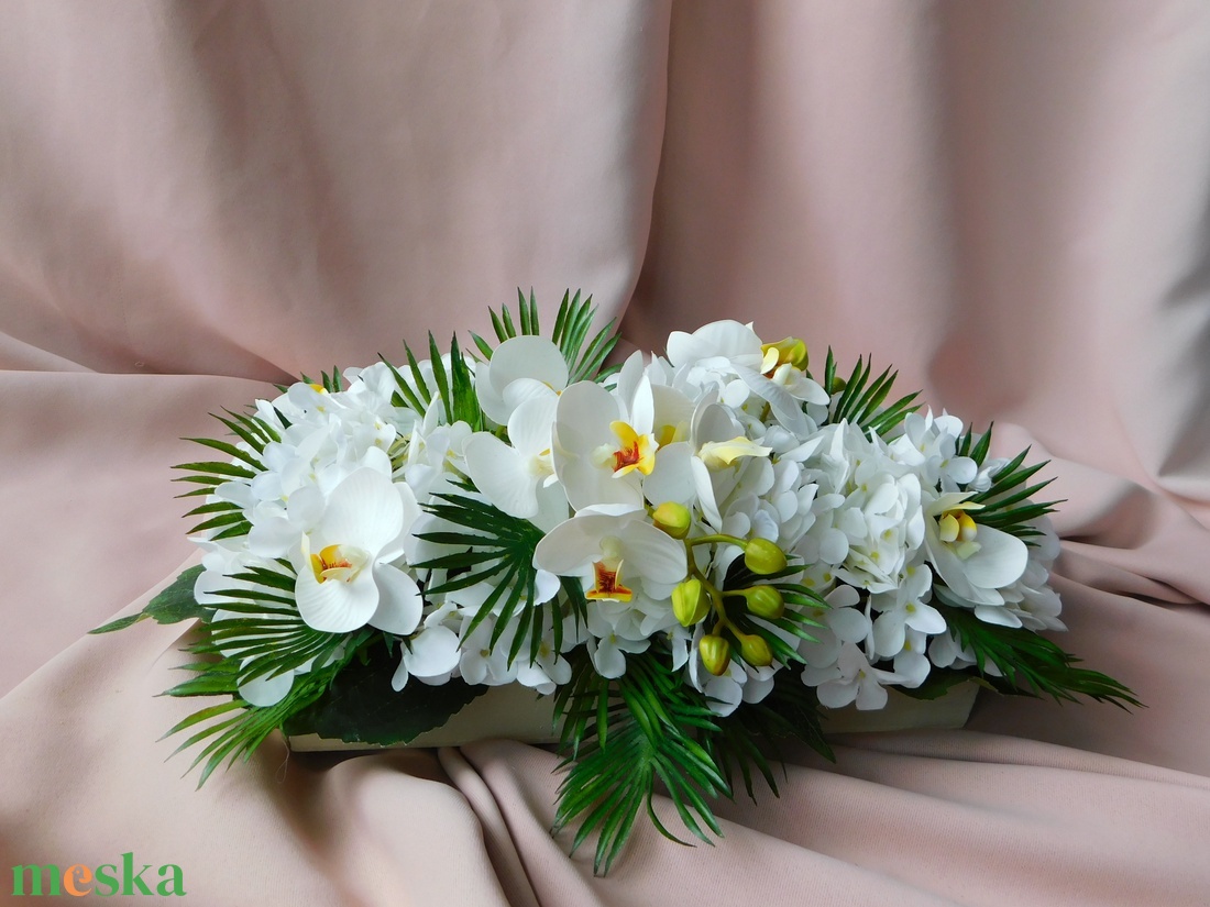 Elegáns asztaldísz fehér orchideával és hortenziával - otthon & életmód - dekoráció - asztal és polc dekoráció - asztaldísz - Meska.hu Elegáns asztaldísz fehér orchideával és hortenziával - otthon & életmód - dekoráció - asztal és polc dekoráció - asztaldísz - Meska.hu