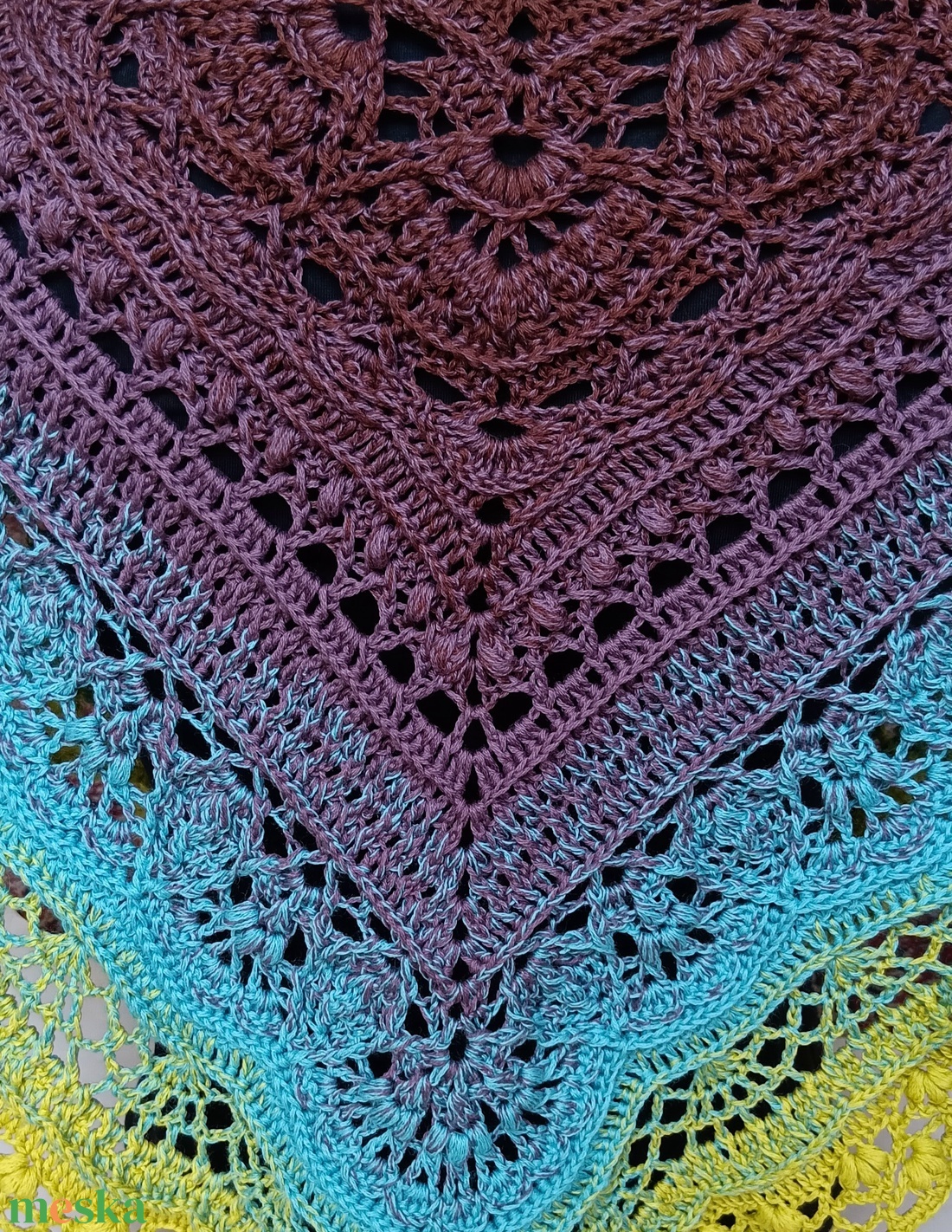 Színátmenetes fonalból horgolt, elegáns kendő  - ruha & divat - sál, sapka, kendő - kendő - Meska.hu