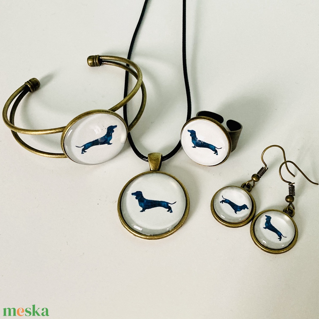 Tacsis cabochon, üveglencsés fülbevaló, karperec és medál - ékszer - ékszerszett - Meska.hu Tacsis cabochon, üveglencsés fülbevaló, karperec és medál - ékszer - ékszerszett - Meska.hu